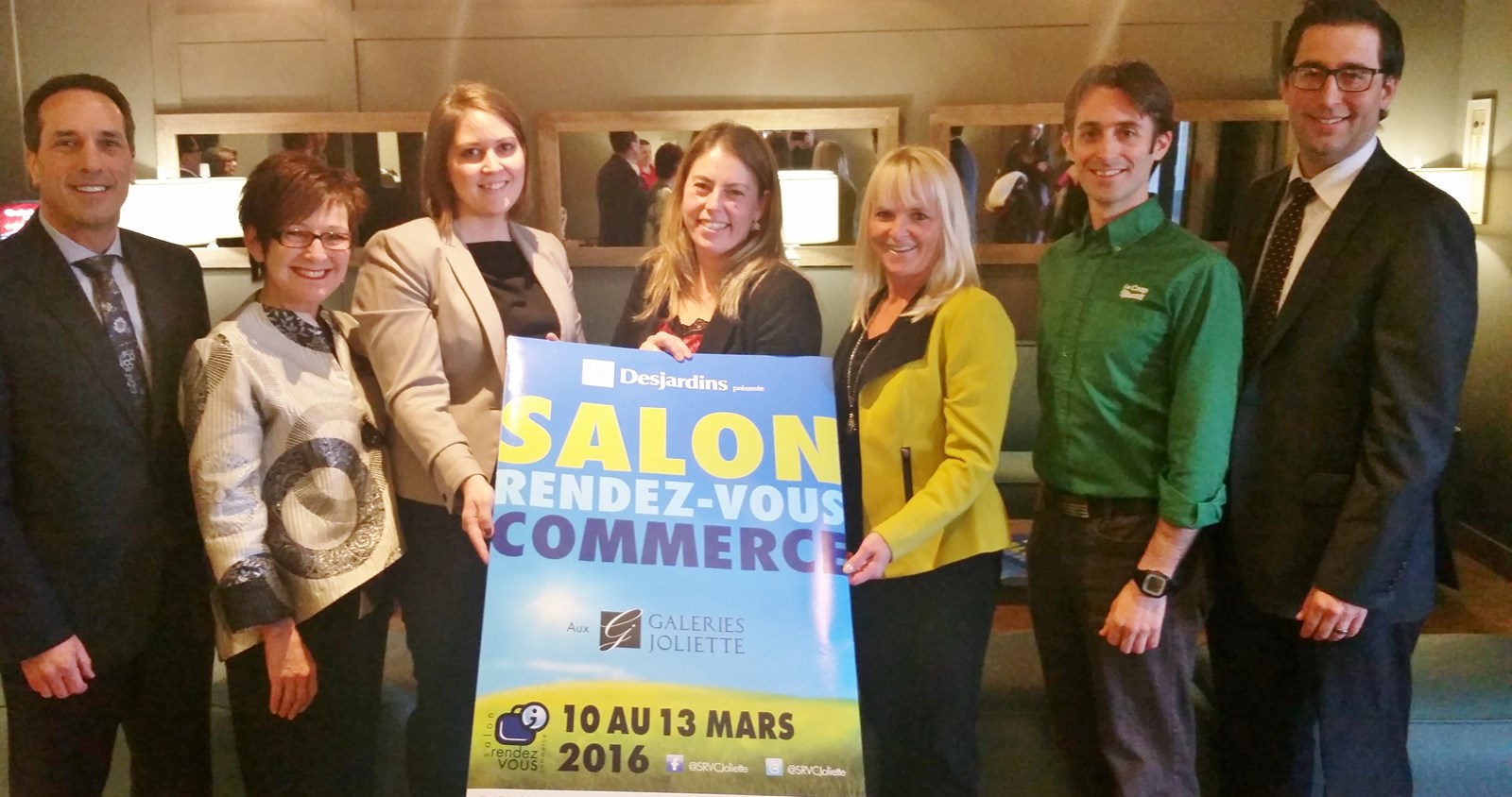 Les membres du comité organisateur: De gauche à droite: Me Guy Bisaillon (président de la Chambre de Commerce du grand Joliette), France Lacroix (Conseillère en relations publique pour la Caisse Desjardins de Joliette), Marie-Claire Gagnon (coordonnatrice marketing aux Galeries Joliette), Marie-Élène Corbeil (coordonnatrice du Salon Rendez-Vous Commerce), Jacques Leblanc (Coop Profidor) ainsi que Hubert Courtemanche (président du comité 2016 du Salon).