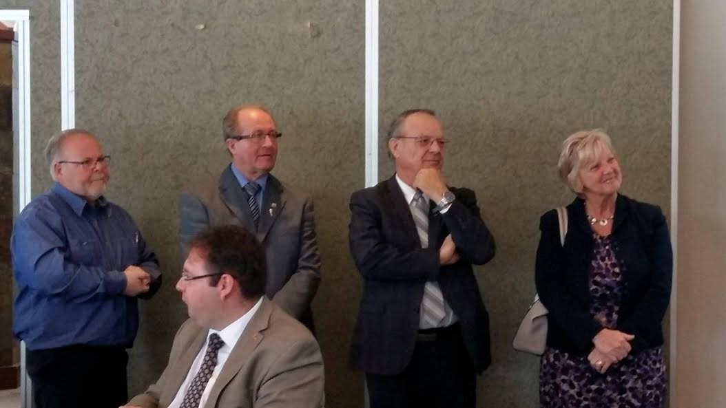 Plusieurs élus(es) s’étaient déplacés pour participer à ce colloque dont les préfet(e)s Danielle Allard (Montcalm), Gaétan Morin (Matawinie), Gaétan Gravel (D’Autray), Normand Grenier (préfet remplaçant MRC L’Assomption), ainsi qu’à l’avant-plan Pierre-Luc Bellerose, attaché politique de la ministre de la région de Lanaudière Lise Thériault.