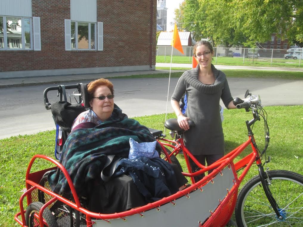Vélo triporteur adapté aux personnes âgées en fauteuil roulant
