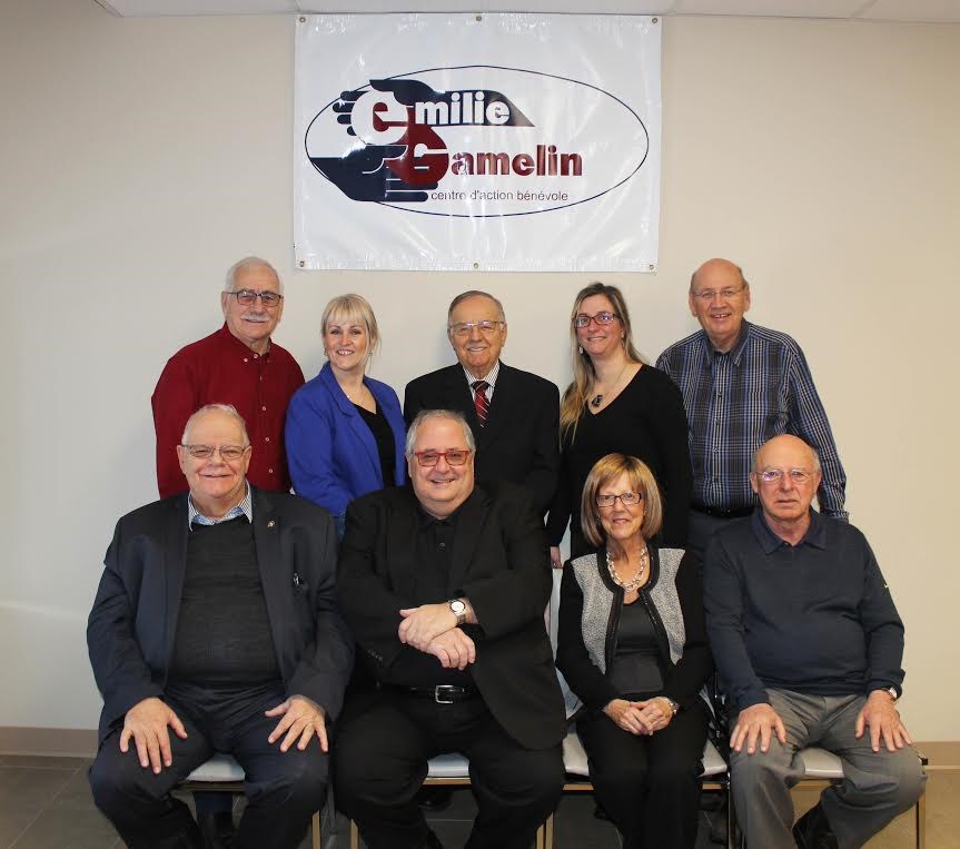 Sur la photo, à l’avant : Michel Ratelle (directeur général du CAB Émilie-Gamelin), Alain Larue (président d’honneur de la 28e édition du tournoi de golf annuel du CAB Émilie-Gamelin et maire de la ville de Notre-Dame-des-Prairies), Nicole Thiffault (administratrice), Robert Marsolais (président du CAB Émilie-Gamelin). À l’arrière: Renaud Geoffroy (administrateur), Solange Sourdif (coordinatrice des activités de financement), Florian Joly (administrateur), Marie-Andrée Breault (directrice générale intérimaire à la Ville de Notre-Dame-des-Prairies) et André Venne (dministrateur).
