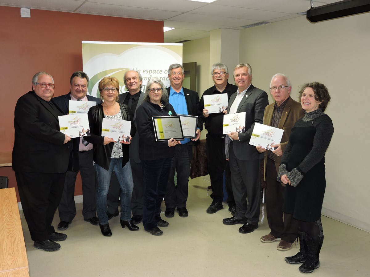 Pour la MRC de Joliette, les récipiendaires sont de gauche à droite: Alain Larue, maire de Notre-Dame-des Prairies– Certificat de participation; Alain Bellemare, maire de St-Paul – Certificat de participation; Céline Geoffroy, mairesse de Notre-Dame-de-Lourdes– Certificat de participation; François Desrochers, maire de St-Ambroise-de-Kildare – Certificat de participation; Françoise Boudrias, mairesse de Sainte-Mélanie – Plaque  «&nbsp;Mention d’excellence en promotion&nbsp;» dans la catégorie de moins de 3&nbsp;000 habitants; Marc Corriveau, maire de St-Thomas  – Plaque  «&nbsp;Mention d’excellence en promotion&nbsp;» dans la catégorie de 3&nbsp;000 à 10 000 habitants; Denis Laporte, maire de Crabtree – Certificat de participation; Alain Beaudry, maire de Joliette – Certificat de participation; André Hénault, maire de St-Charles-Borromée – Certificat de participation ainsi que Muriel Lafarge, Directrice de la santé publique du CISSSL.