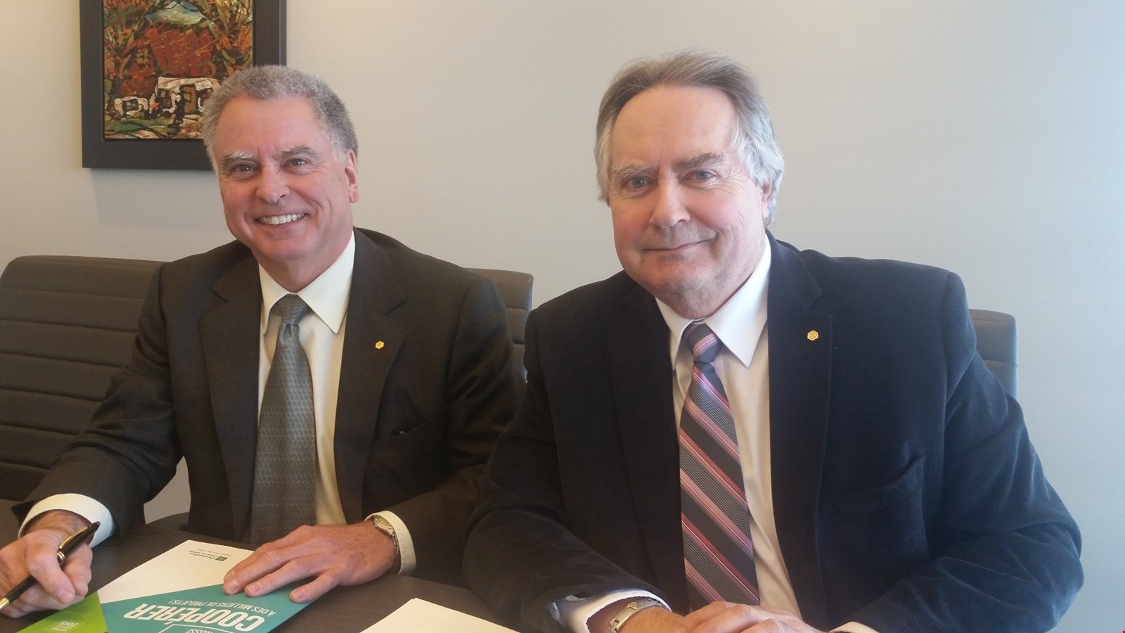 Jean Dénommé et Luc Jetté, respectivement directeur-général et président de la Caisse de Joliette.