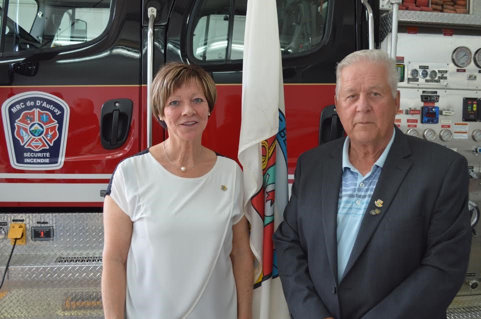 Mme Suzanne Nantel, mairesse de la Ville de Berthierville et M. Denis Perreault, président de la Régie intermunicipale de Berthier et conseiller de la Ville de Berthierville.