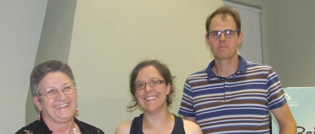 Odette Sarrazin, porte-parole du Marché Brandon, Angela Guentert , présidente par interim et Francis Bergeron, président d’assemblée et membre du CA, ont procédé au tirage d’un panier cadeau.
