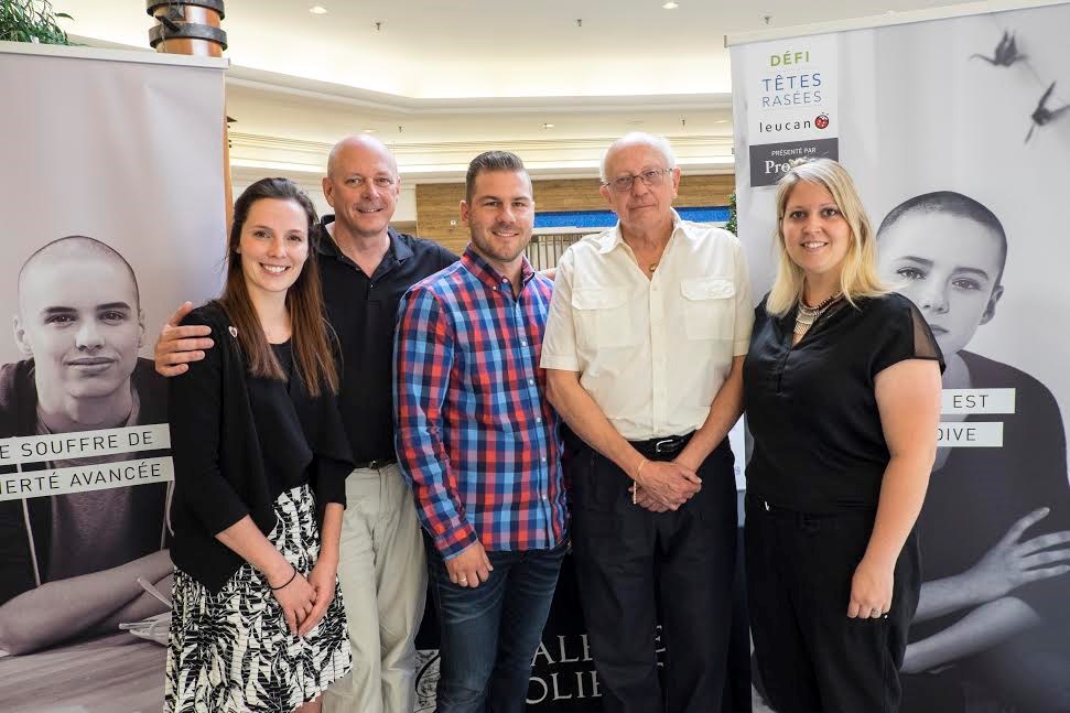 De gauche à droite: Julie Rouleau, Chargée de projets chez Leucan Laurentides-Lanaudière; Alain Dansereau, animation et ventes au M103,5FM et animateur du Défi têtes rasées Leucan du 18 septembre aux Galeries Joliette; Marc-André Grégoire, directeur du service chez Grégoire Sport, président d’honneur de cette édition du Défi têtes rasées Leucan; Jacques Lefresne, membre de Leucan, président du Comité régional de Leucan Laurentides-Lanaudière et membre du Conseil d’administration de Leucan inc. ainsi que Marie-Claire Gagnon, coordonnatrice marketing pour les Galeries Joliette.