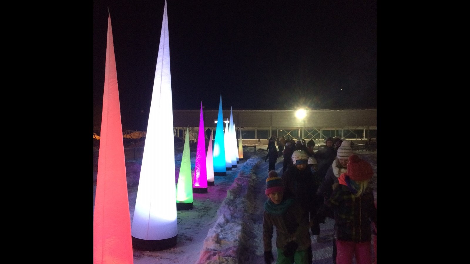 La table est mise avec le premier événement d’hiver : la soirée aux flambeaux! 