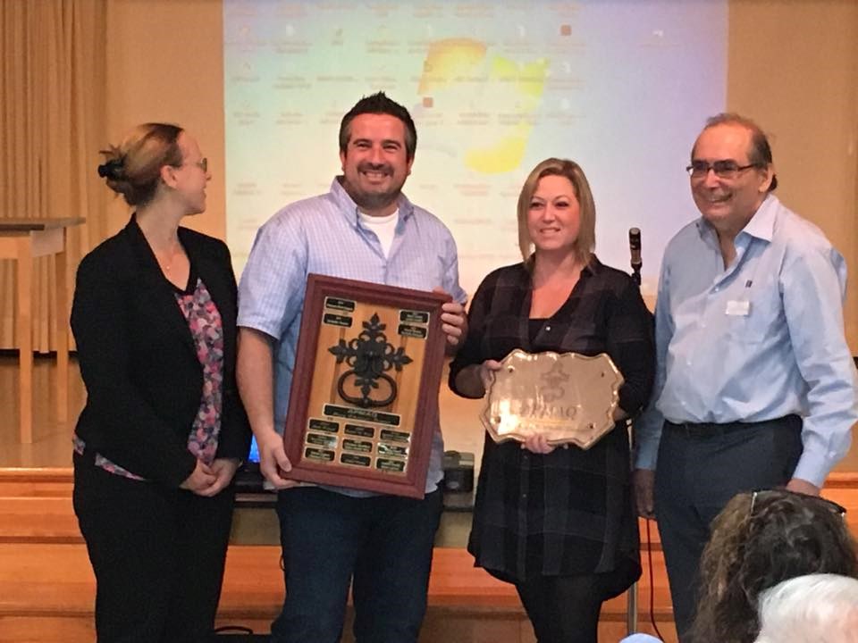 L'APMAQ remet le Prix Thérèse-Romer 2017 à Pascal Rochon et Nathalie Perreault.