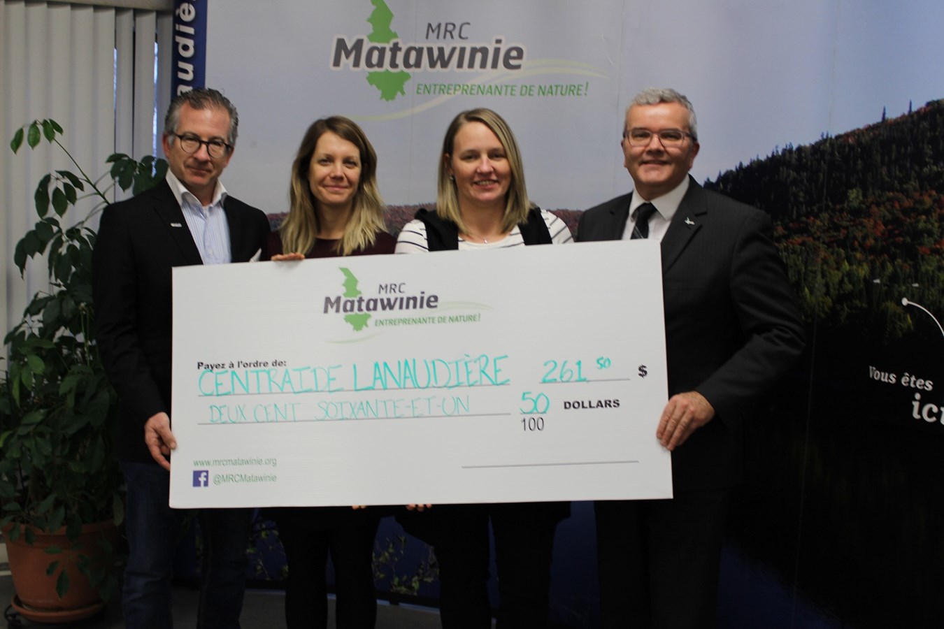 Martin Scallon, vice-président cabinet de campagne Centraide en Matawinie, Michèle Belzile, coordonnatrice campagne Centraide, Édith Gravel, directrice Service de l’aménagement, MRC de Matawinie, M. Sylvain Breton, préfet, MRC de Matawinie