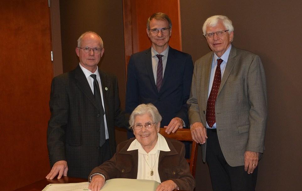 On reconnaît ici M. Robert Bibeau (maire de Saint-Charles-Borromée), M. Daniel Castonguay (pdg du CISSS de Lanaudière) et M. Jacques Perreault (président du conseil d’administration du CISSS de Lanaudière) en compagnie de sœur Angele Sanchez