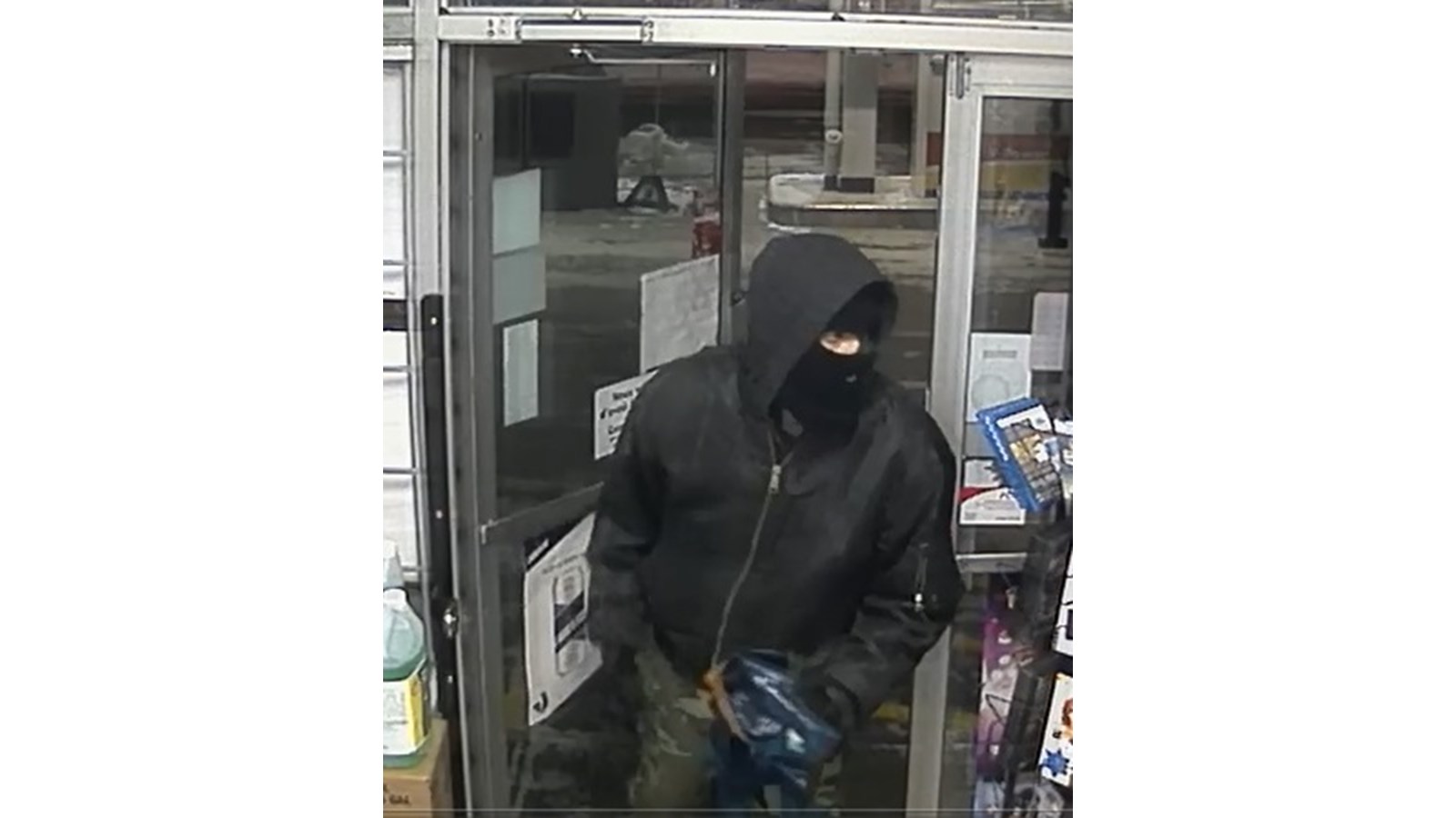 Suspect à identifier pour un vol qualifié dans un dépanneur de Sainte-Marie-Salomé