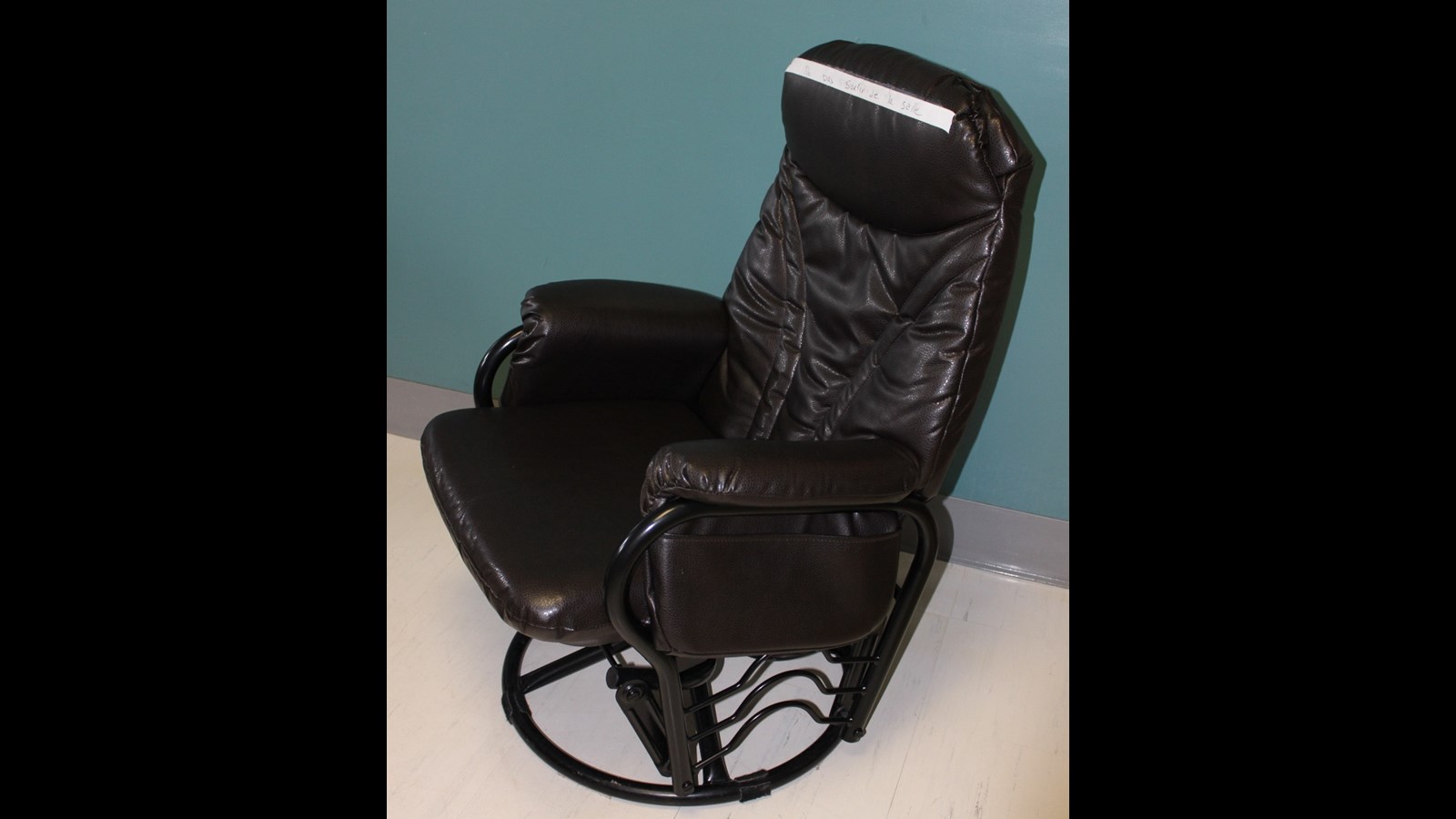 Un exemple de fauteuil d’allaitement qui sera acquis en 20 exemplaires, grâce aux fonds amassés au Grand McDon 2017, en plus de murales decoratives.