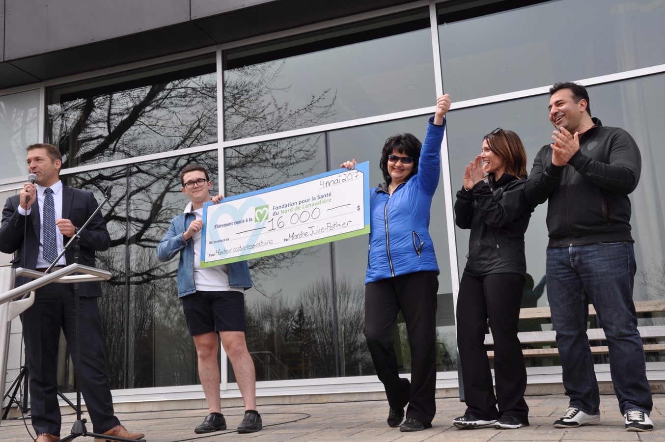 Les élèves du Collège Esther-Blondin marchent pour la Fondation pour la santé du Nord de Lanaudière