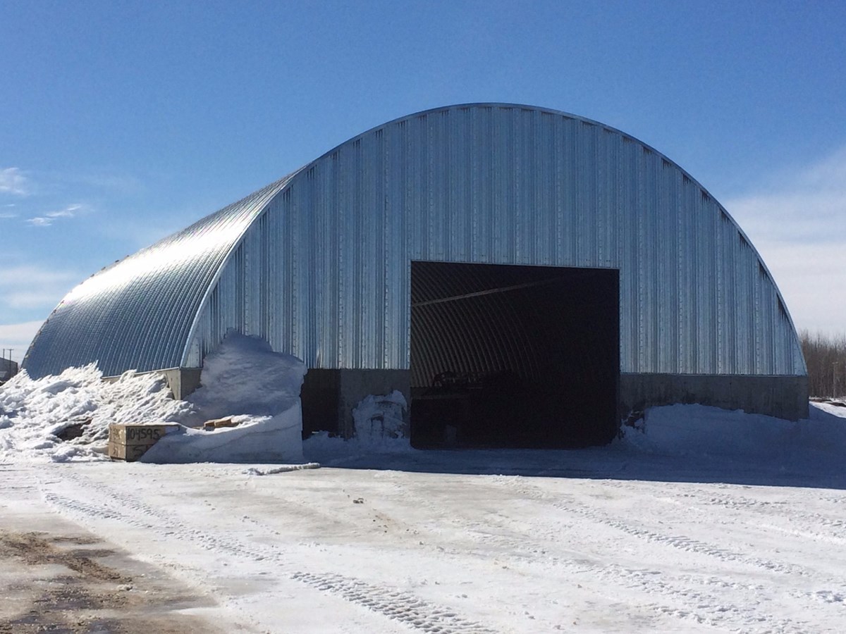 Agro-100 de Joliette et Batiscan et Ferme J.B. Larouche & Fils, Gazon Larouche de La Baie s’allient pour lancer un centre de distribution