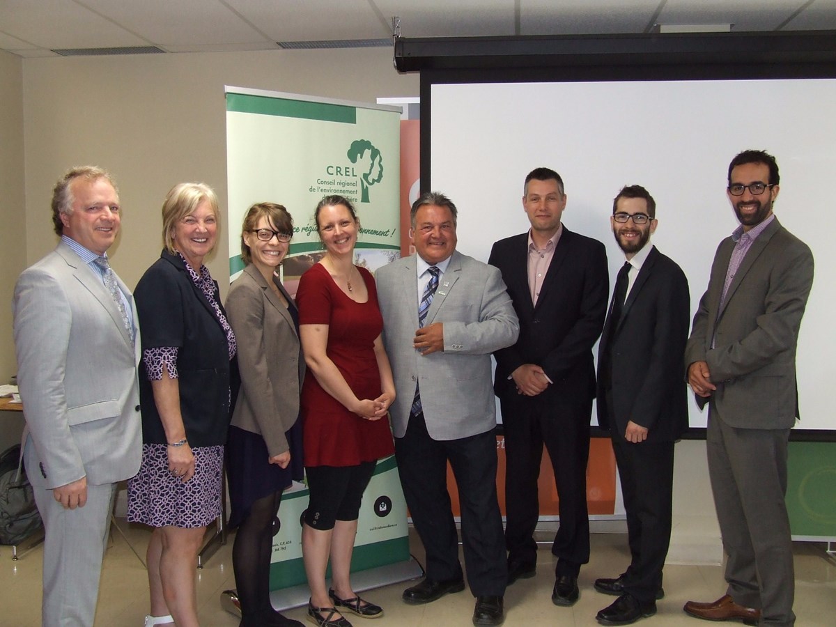 Normand Venne, conseiller municipal et maire suppléant à Repentigny, Danielle Allard, préfète de la MRC de Montcalm, Marie-Josée Berteau, chargée de projets au CREL, Vicky Violette, directrice générale du CREL, Alain Bellemare, préfet de la MRC de Joliette, Nicolas Girard, directeur génral du FAQDD, Marc-André Poirier, chargé de projets au CREL et Pier-Olivier Girard, président de covoiturage.ca
