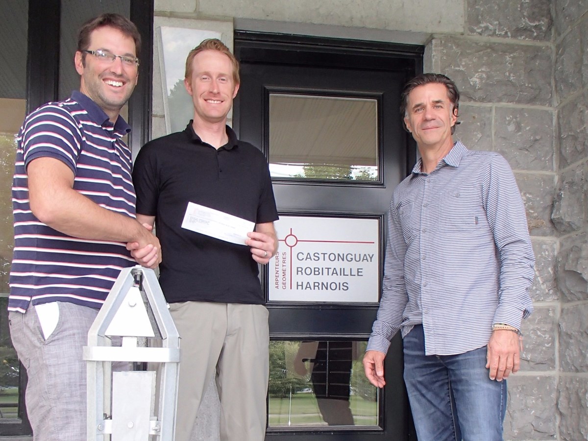Yannick Bilodeau, biologiste, Jérôme Harnois e tPierre Robitaille, arpenteurs géomètres
