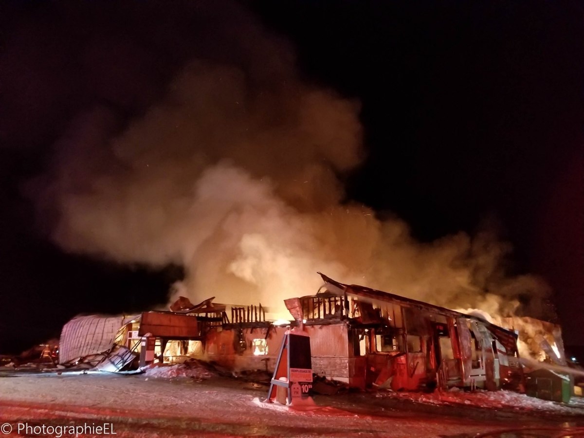 Le premier magasin de centre de rénovation Patrick Morin détruit par le feu
