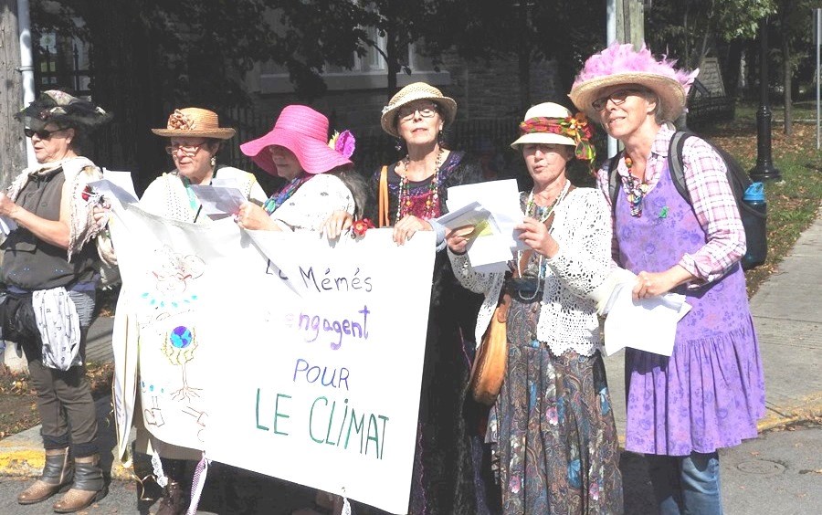 Un Flashmob contre le Vendredi noir, une idée des Mémés pour le climat