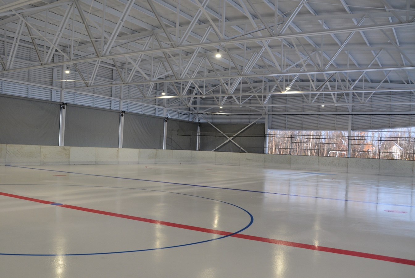 Patinoire réfrigérée : la nouvelle attraction charloise a ouvert au parc Casavant-Desrochers!