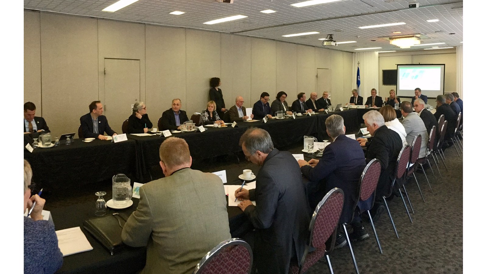À l'écoute des régions, avec la ministre des Affaires municipales et de l'Habitation