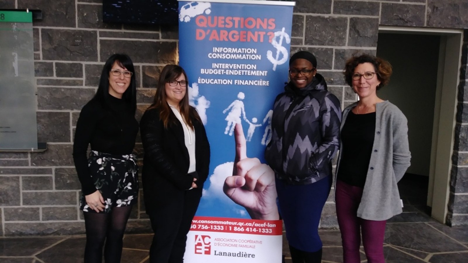 Êve Fiset , Adjointe aux affaires étudiantes, Valérie Gravel, Axelle Lubert et Céline Orvoine Coordonnatrice de projets à l'ACEF Lanaudière