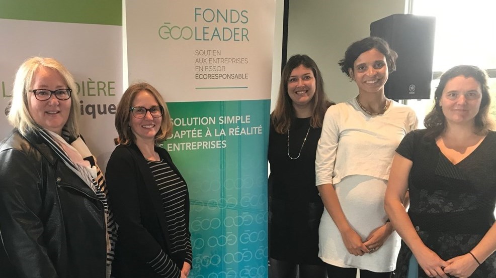 Nathalie Breault, directrice régionale Lanaudière chez Investissement Québec; Véronique Morin, agente du Fonds Écoleader pour la région de Lanaudière; Amélie Saint-Laurent Samuel, directrice des Partenariats et développement stratégique au FAQDD; Audrey Somé, chargée d'affaires chez Écotech Québec et Marie-Christine Roy, conseillère en développement durable en entreprise au Ministère de l'Économie et de l'Innovation.