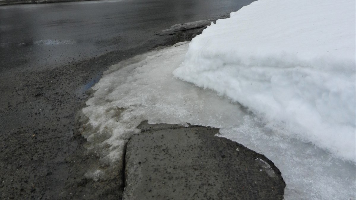 Une septuagénaire présente une pétition pour la sécurité des trottoirs à Joliette
