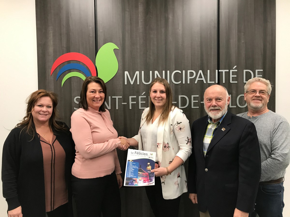 De gauche à droite: Sandra Lefebvre, directrice générale de la Chambre de Commerce et d’Industrie (CCI); Julie Kovacs, présidente de la CCI; Audrey Boisjoly, mairesse de Saint-Félix-de-Valois; Denis Renaud et Sylvain Trudel, conseillers.