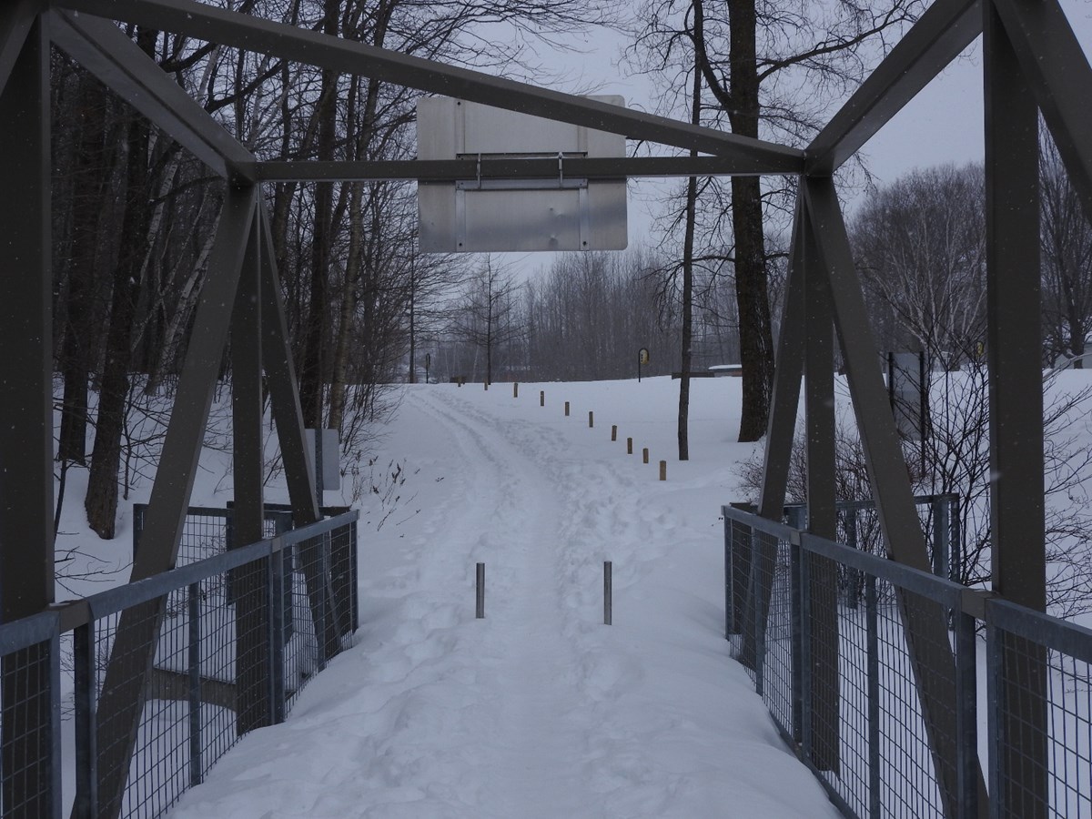Un groupe de Charlois réclame le déneigement de la piste cyclable