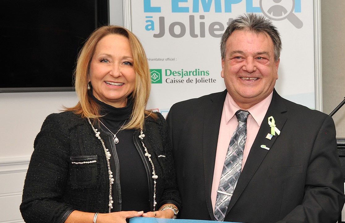  Les fonds de ce programme nommé Aide d’urgence aux petites et moyennes entreprises, seront administrés par la CDÉJ. Ginette Mailhot, présidente de la CDÉJ et Alain Bellemare ont fait cette annonce à la suite des mesures d'aide aux PME du ministère de l'Économie et de l’Innovation, vendredi 3 avril.