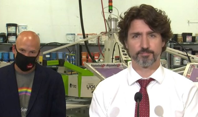 Ce jeudi 11 juin, le premier ministre est intervenu de l'entreprise Régimbal Awards and Promotions pour rappeler aux petites entreprises de recourir à la subvention salariale.
