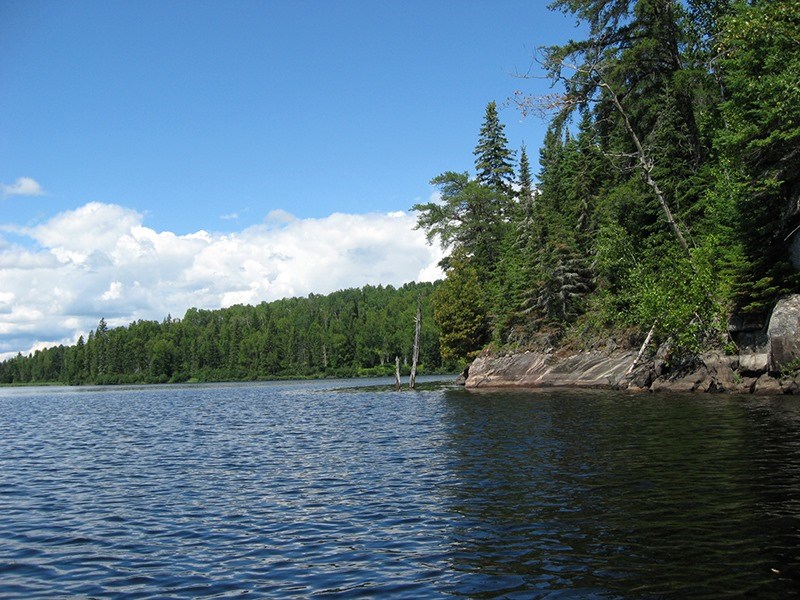 À la lumière du rapport du BAPE, le CNA et le CDAM s’inquiètent également de la disparition progressive des savoirs traditionnels qui accompagne l’accaparement des écosystèmes naturels. Ici, le lac Taureau est concerné.