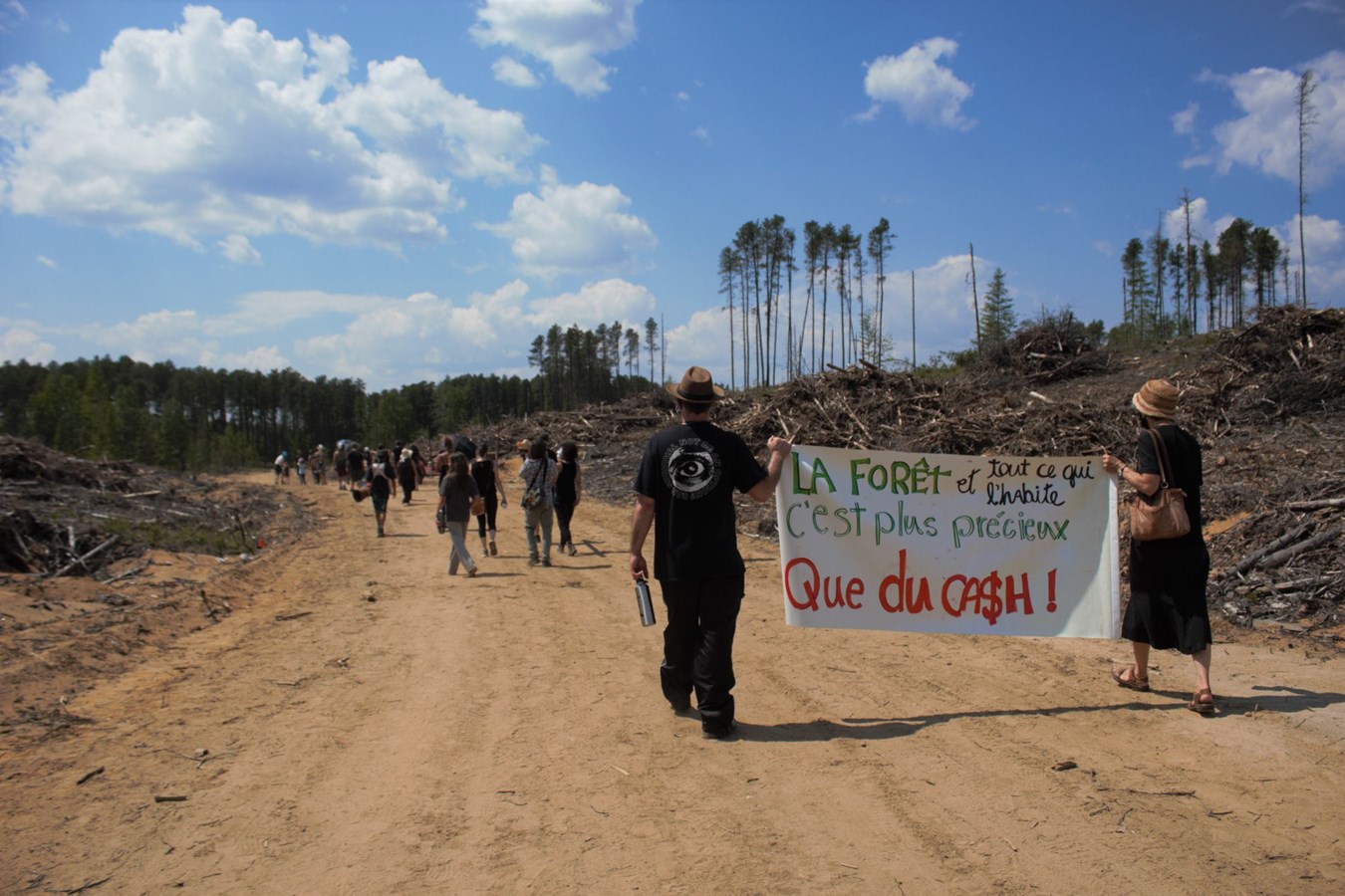 Deux manifestation ont eu lieu cette semaine à St-Zénon pour dénoncer les coupes massives d'arbres.