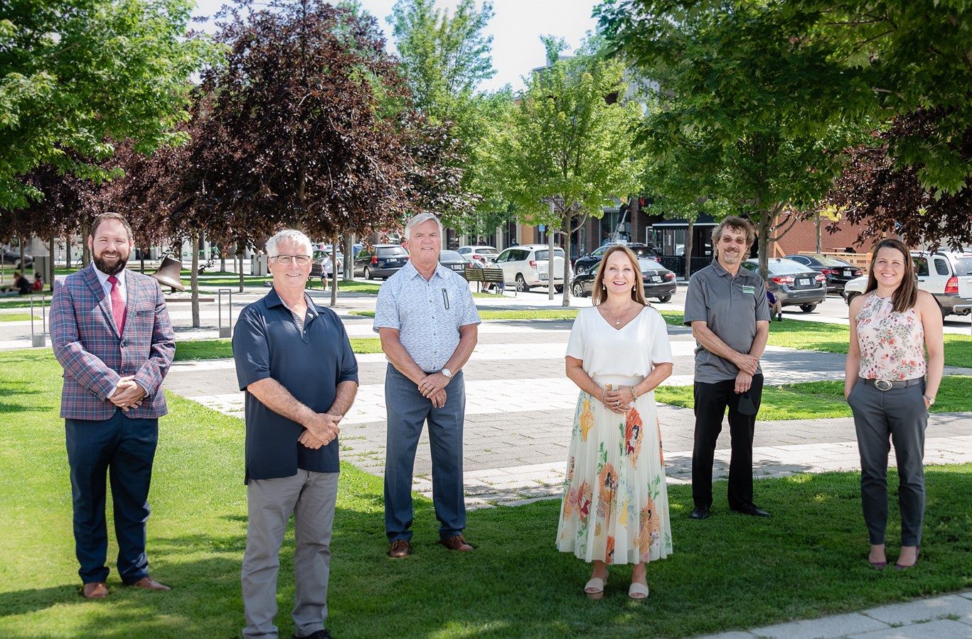 Les partenaires du projet, de gauche à droite : Pierre-Luc Bellerose, Président de la CCGJ; Pierre Marois, président de la SADC de d’Autray-Joliette; Alain Beaudry, maire de Joliette; Ginette Mailhot, présidente de la CDÉJ; Pierre Vachon, secrétaire du c.a. d’ÉSL et Mariève Gagnon, présidente de la SDCJ. Les absents étaient Véronique Hivon, députée de Joliette à l’Assemblée nationale et Gabriel Ste-Marie, député fédéral de Joliette.