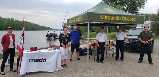 MADD Lanaudière s’est aussi joint à la SQ pour l’un des kiosques de prévention.