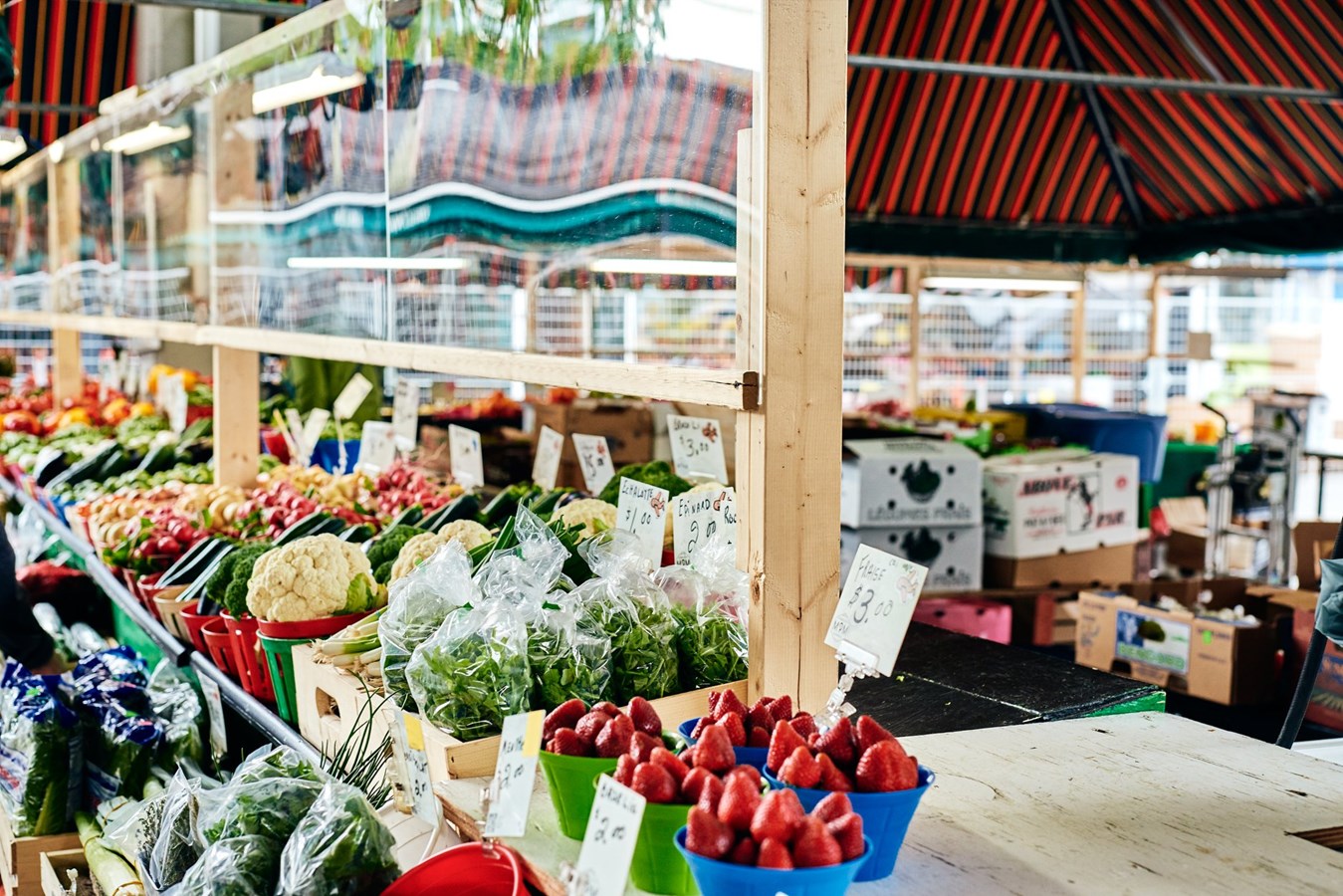 Chaque panier, vendu au prix de 20 $, est composé de produits maraîchers locaux provenant majoritairement de l’entreprise de production agricole Vegkiss, une filiale du Groupe Connexion.