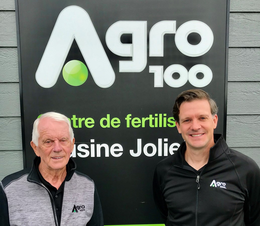 Rares sont les gens qui peuvent se targuer de quitter pour la retraite à 80 ans bien sonnés. C’est pourtant le cas de Fernand Fafard (à gauche), d’Agro-100, qui met un terme à ses 30 ans de service au sein de l’entreprise de l’industrie agricole.