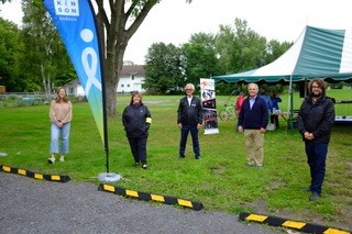 De gauche à droite: Alex Cayouette, agente de projet pour la région de Joliette, Nicole Destrempe, coordonnatrice  régional du Parcours Parkinson région de Joliette; Pierre La Salle, préfet de la MRC Montcalm; Mario Lasalle, maire de Crabtree et Gabriel Ste-Marie, député fédéral de Joliette du Bloc Québécois.