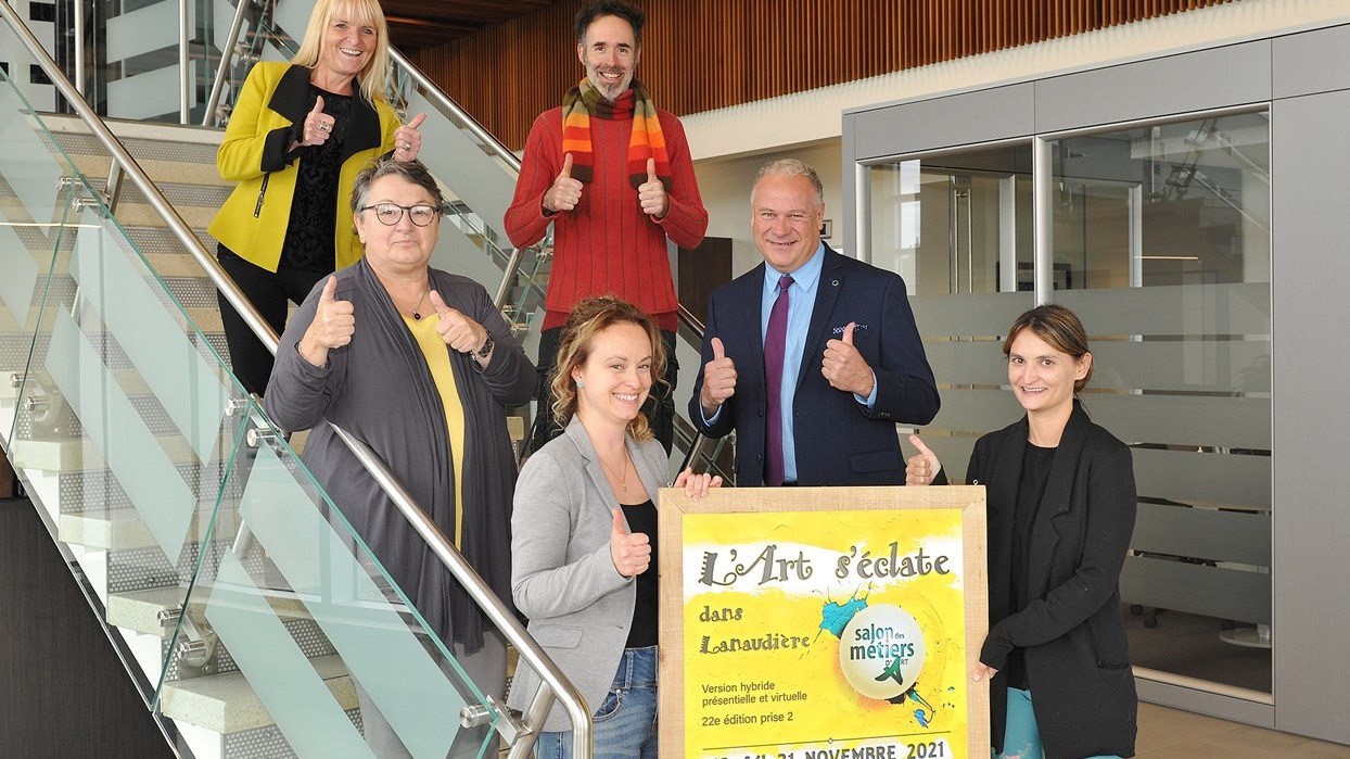 DE HAUT EN BAS:
Marie-Élène Corbeil, architecte de l’événement
Tommy Asselin, administrateur web CMAL
Line Proulx, administratrice CMAL
M. Joel Landry Dg, Caisse Desjardins de Joliette et du Centre de Lanaudiere
Melissa Charette, présidente CMAL, Caroline La Rochelle, administratrice CMAL