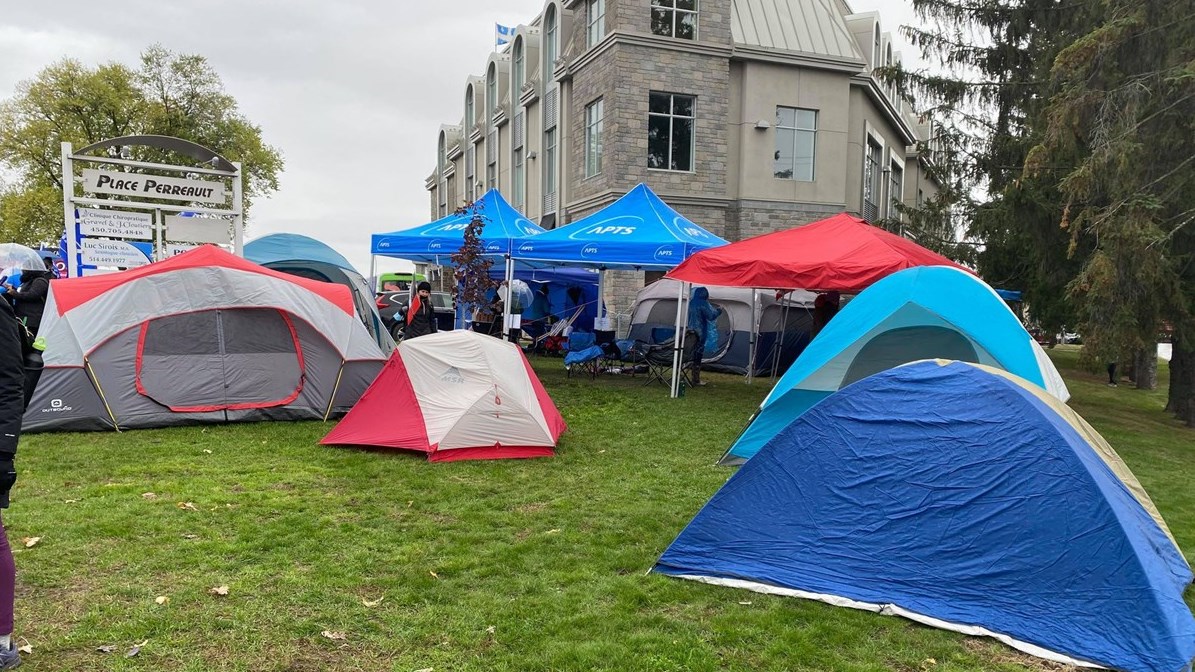 Manifestation pendant 24 heures devant le bureau de François Legault