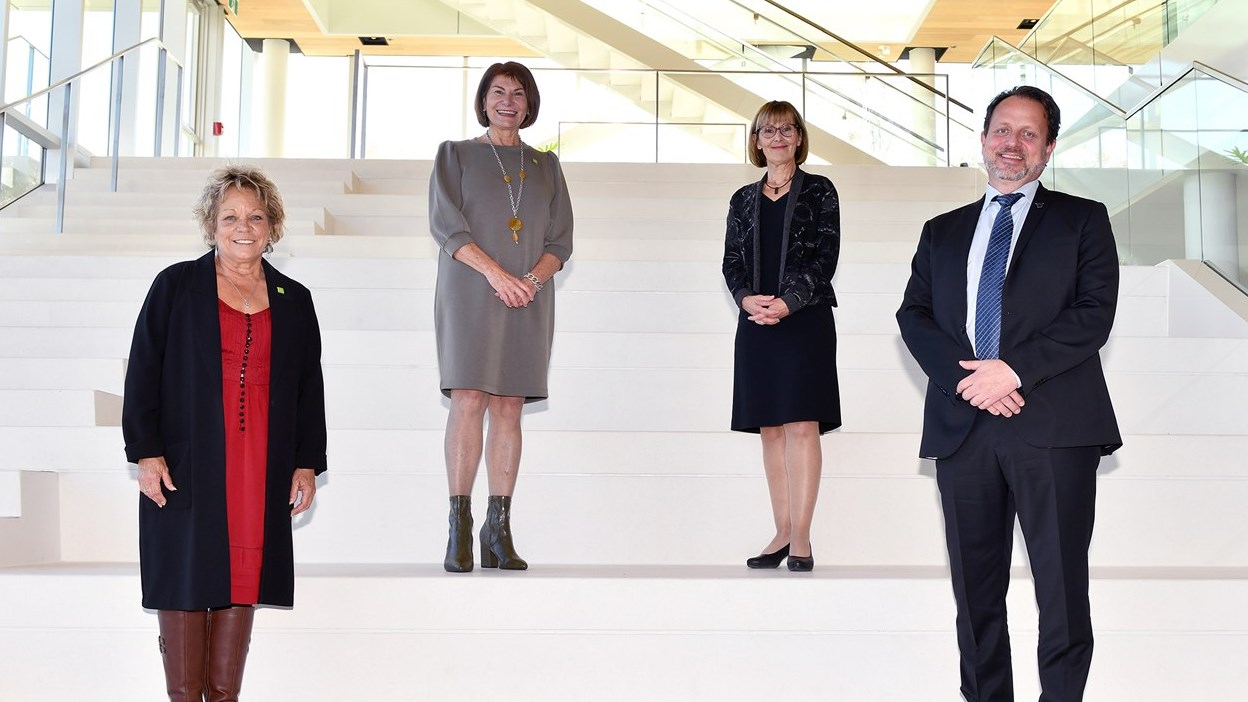Présent sur la photo : Lynne Harpin, Chantal Deschamps, Lise Lavallée, François St-Louis