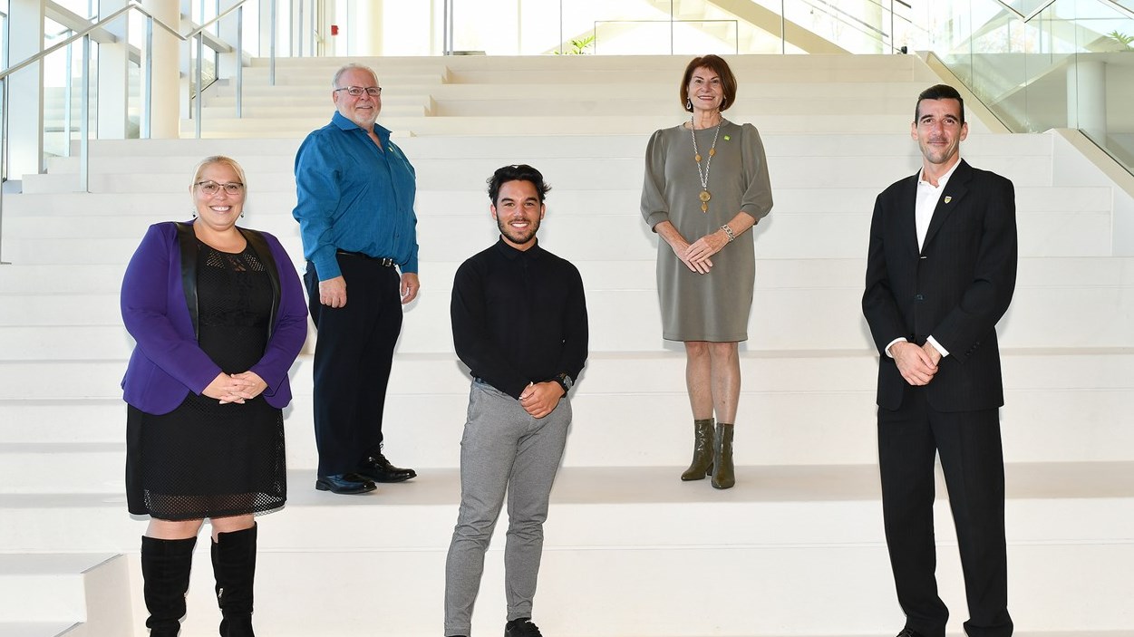 Présent sur la photo : Dominique Masse, Normand Grenier, Alex Gagné, Chantal Deschamps, Jonathan Gariépy
