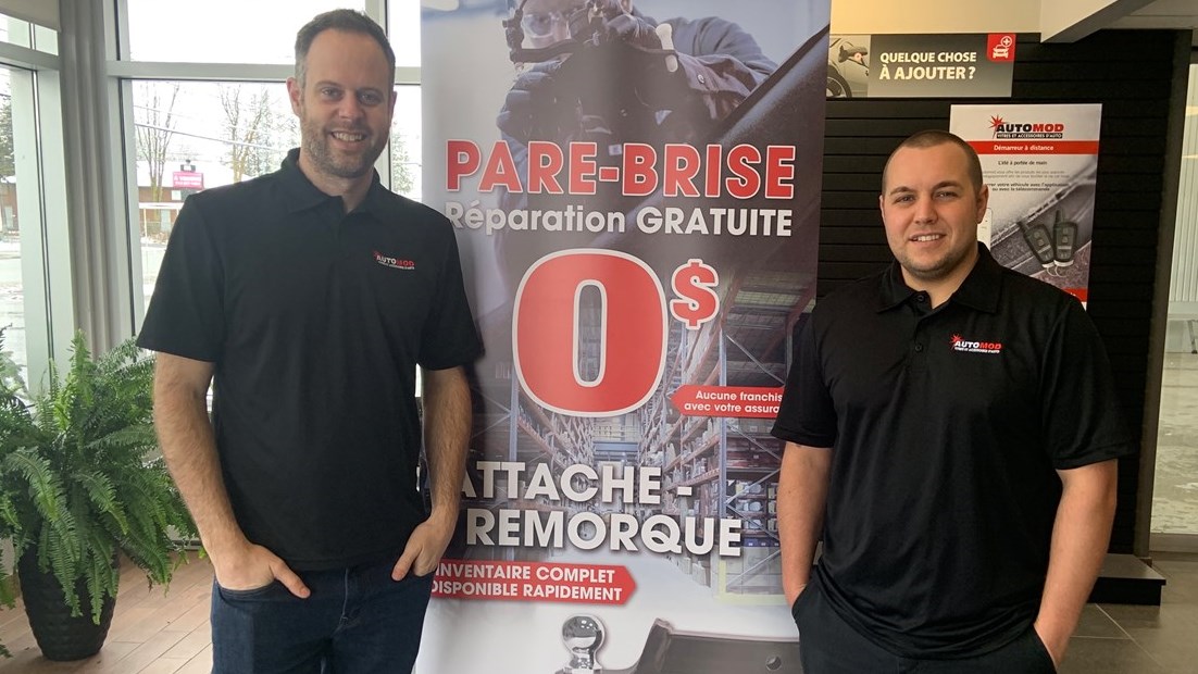 Sur la photo (de gauche à droite) : monsieur Simon Rivest, directeur général et monsieur Maxime St-Georges, gérant