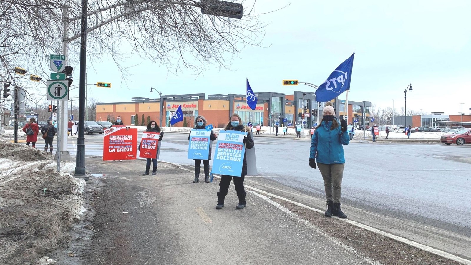 En route vers la grève : l’APTS manifeste à L’Assomption
