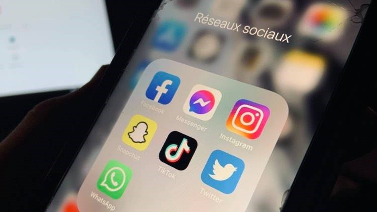 Mise en garde contre la « sextorsion » chez les jeunes
