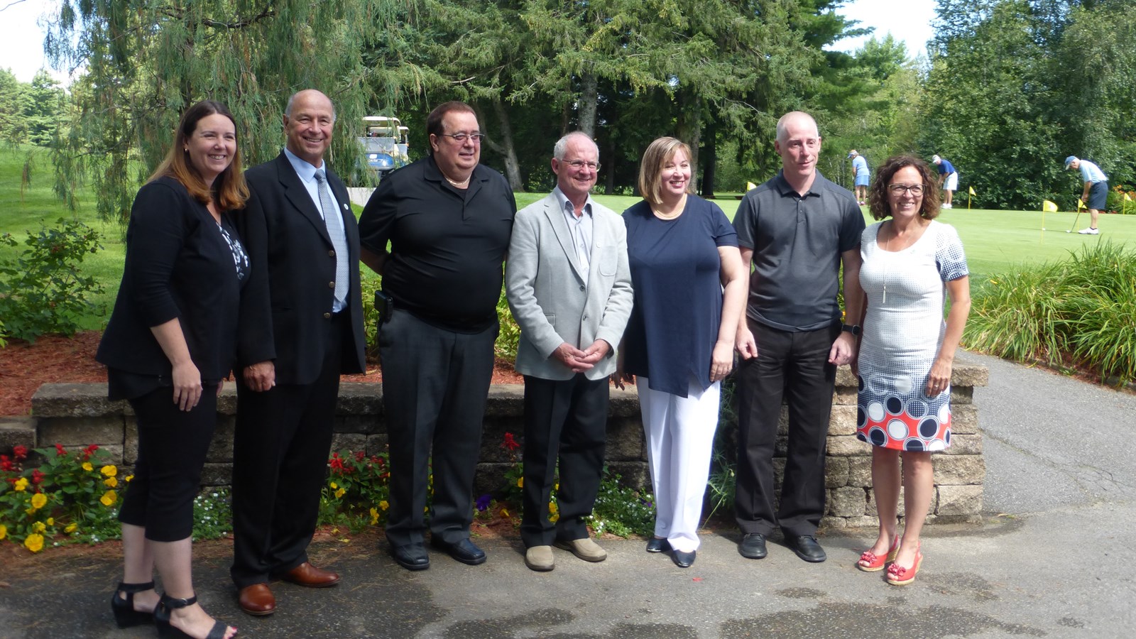 De gauche à droite: Janie Tremblay, siège 6; Robert Groulx, siège 5; Denis Bernier, siège 4; Robert Bibeau, maire; Louise Savignac, siège 3; Jean-Sébastien Hénault, siège 2; Chantal Riopel, siège 1.