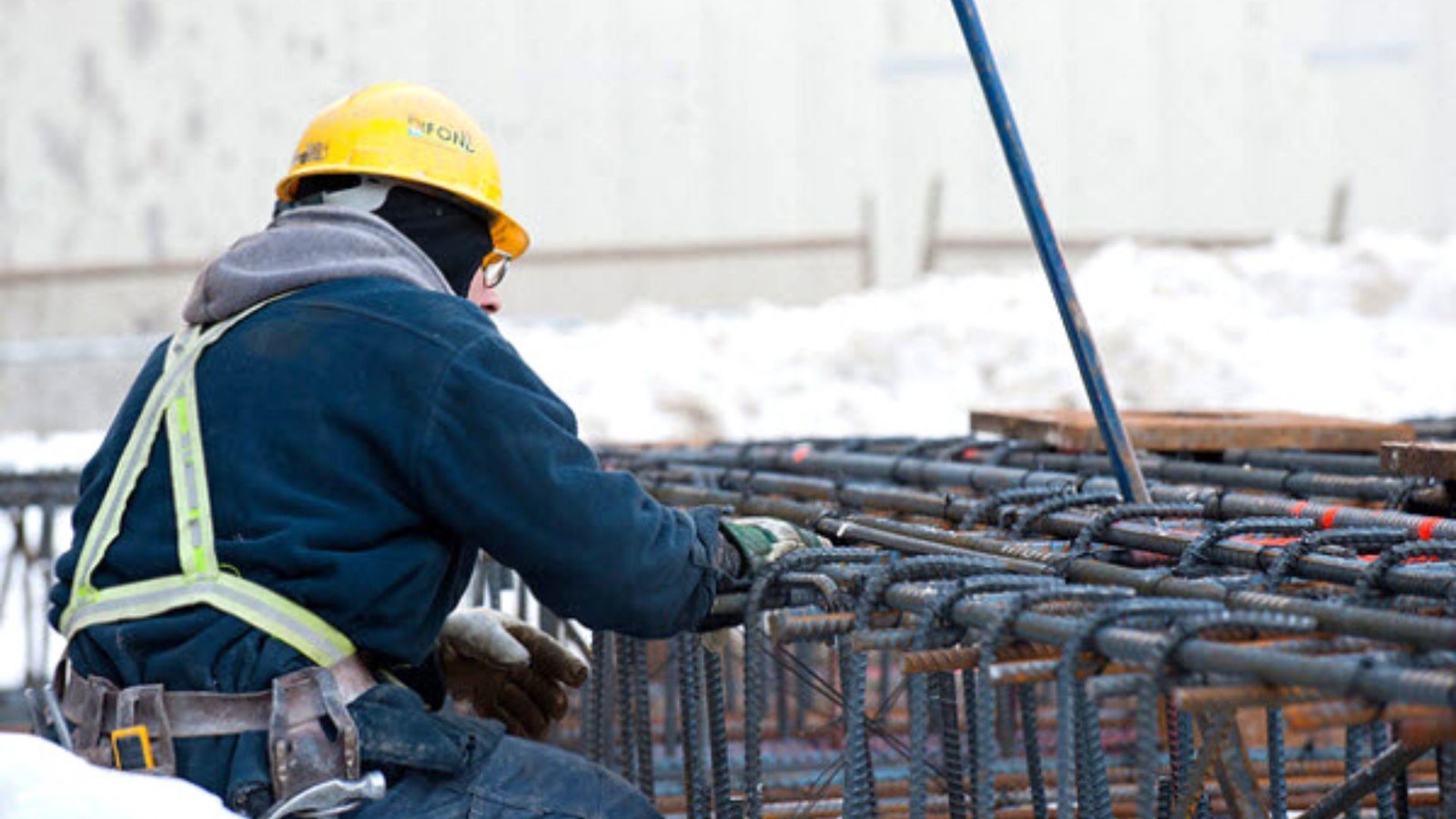 Les travailleurs de la construction peinent à concilier emploi et famille