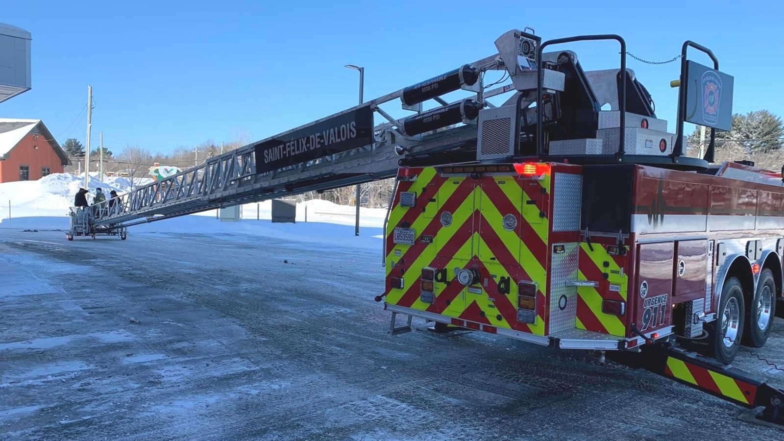 Un nouveau camion-échelle pour les pompiers de Saint-Félix-de-Valois