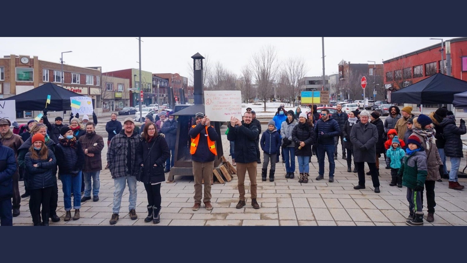 Un témoignage d'engagement à faire vivre la paix a réuni députés, citoyens et citoyennes à Joliette