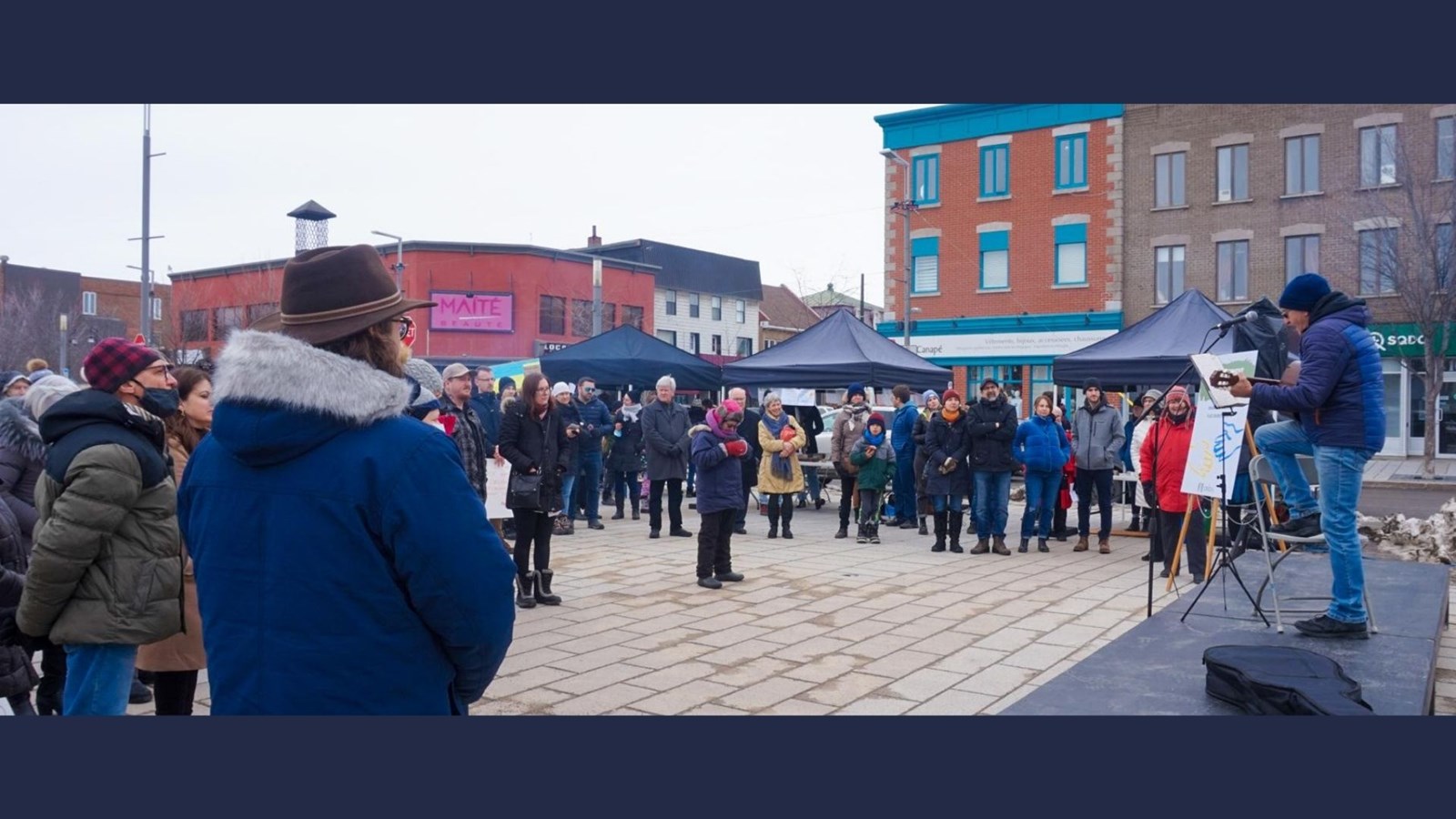 Un témoignage d'engagement à faire vivre la paix a réuni députés, citoyens et citoyennes à Joliette