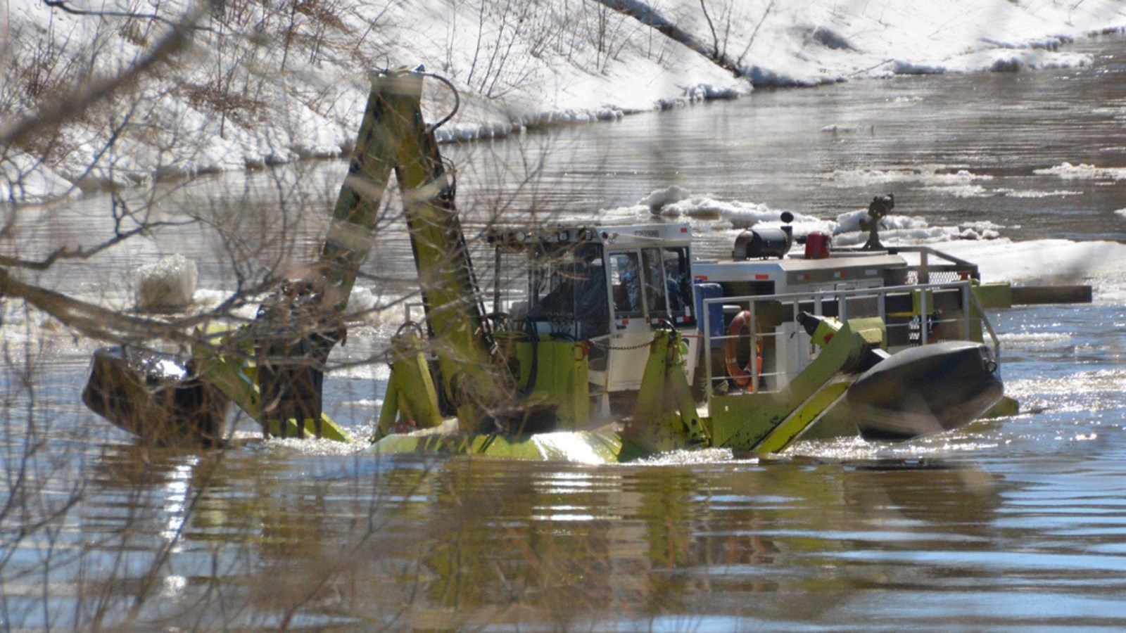 Le mode surveillance est activité sur la rivière pour la crue printanière